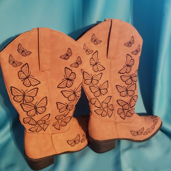 Boots - Picture 2 of 4